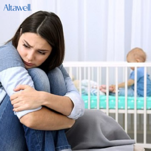 Sau sinh sản phụ gặp stress trong việc chăm sóc con và sức khỏe