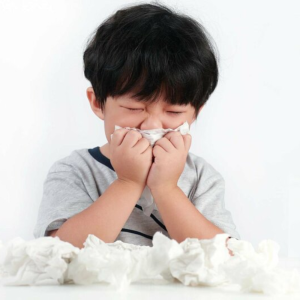 Viêm mũi dị ứng đi kèm khi bị dị ứng thời tiết ở trẻ em