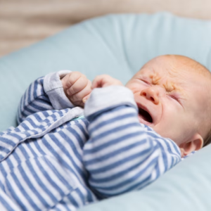 Trẻ em khóc đêm xuất phát từ nhiều nguyên nhân