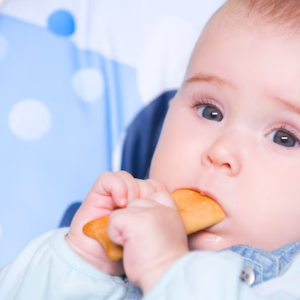 Trẻ em hay khóc đêm do đang đói bụng