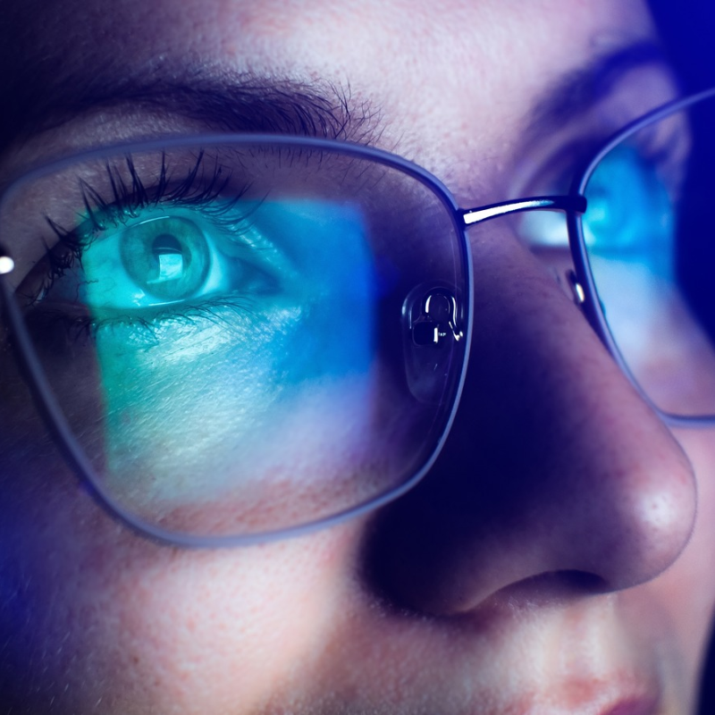 Ánh sáng xanh có nhiều trong tự nhiên và thiết bị điện tử