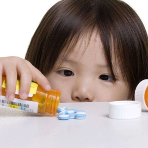 Nhiều loại thuốc có tác dụng phụ sẽ làm ảnh hưởng đến sự phát triển của trẻ.